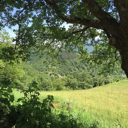 בית נופש In With Mountain Views *