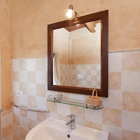 בית נופש In With Mountain Views *